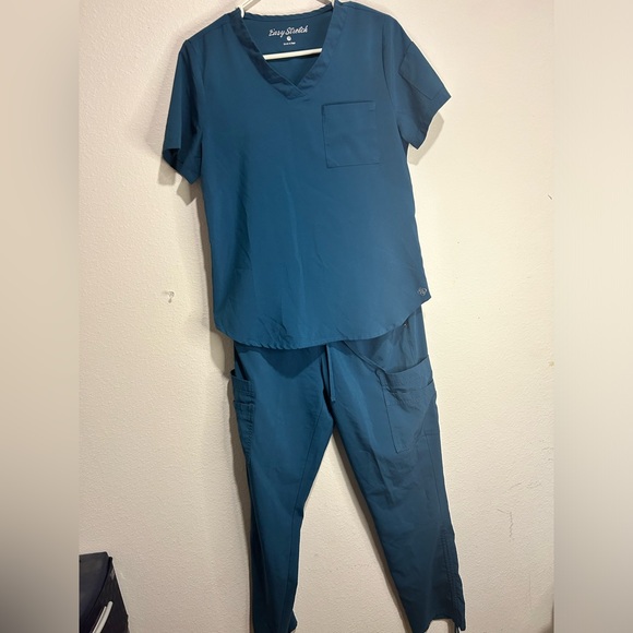 Easy Stretch Dark Green color Scrub Set Size Small - Picture 1 of 8